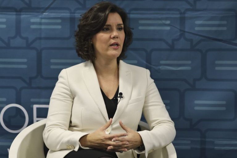Assunção Cristas lamenta que Portugal não tenha feito o mesmo caminho de Espanha