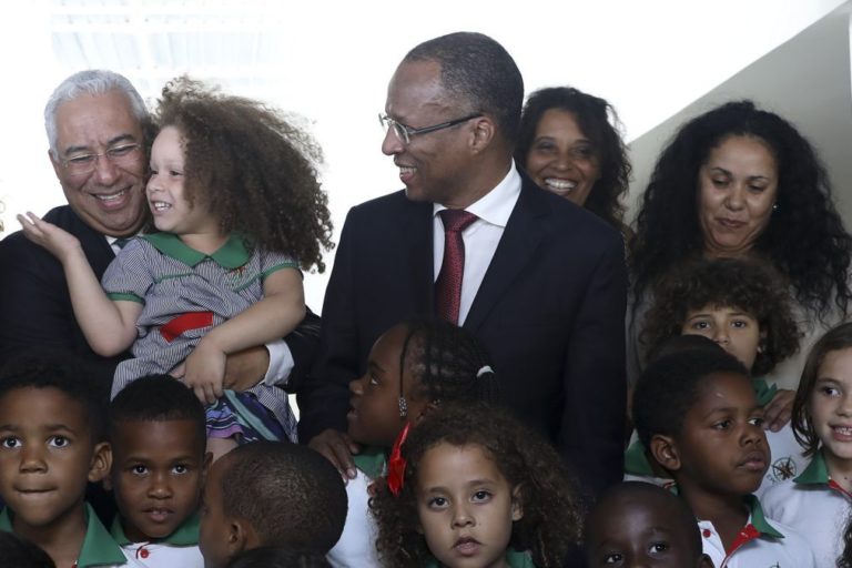 PM duvidava, mas conseguiu inaugurar escola em paralelo com cimeira Portugal/Cabo Verde