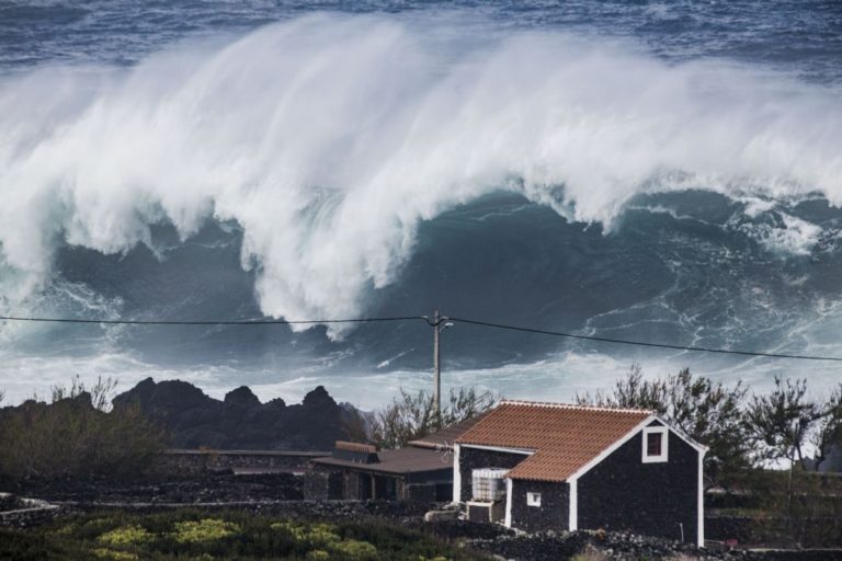Autoridade marítima emite aviso à navegação junto ao porto da Madalena, Pico, Açores