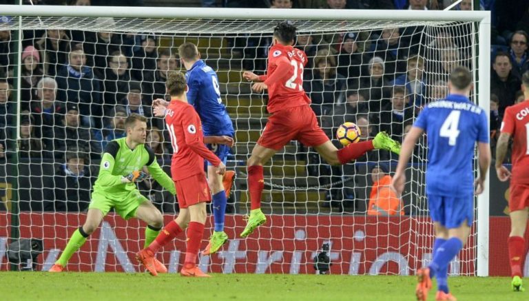 Leicester regressa às vitórias contra o Liverpool com 'bis' de Vardy