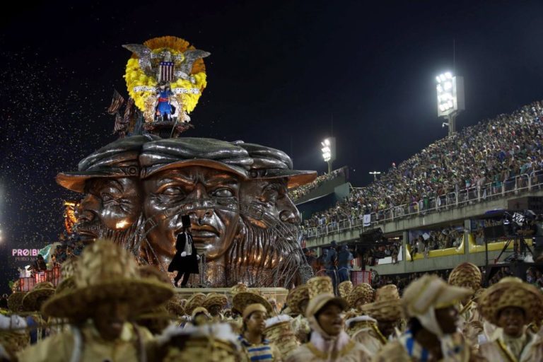 Sobe para 17 número de feridos em novo acidente com carro alegórico no Carnaval do Rio