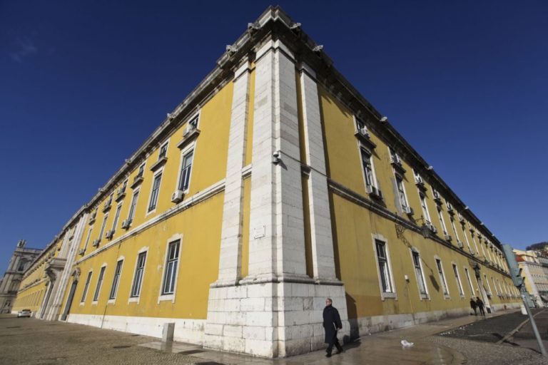 Necessidades inferiores ao previsto reduzem aumento de capital no banco público para 2.500ME - Finanças
