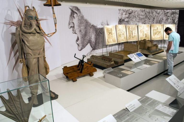 Dezenas de réplicas de invenções de Leonardo Da Vinci expostas no Porto