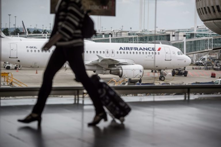Cancelados 550 voos em França devido a greve de controladores