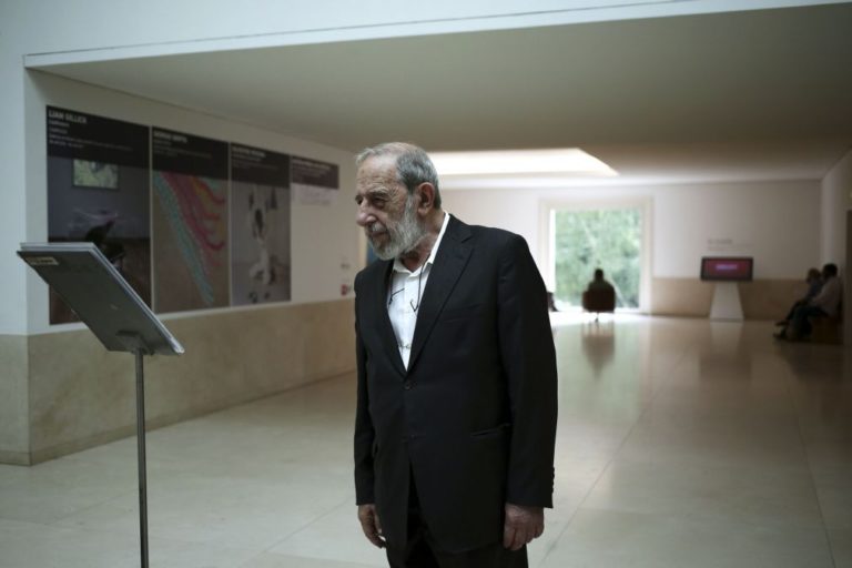 Serralves recebe exposição de desenhos de Siza Vieira feitos para Alhambra