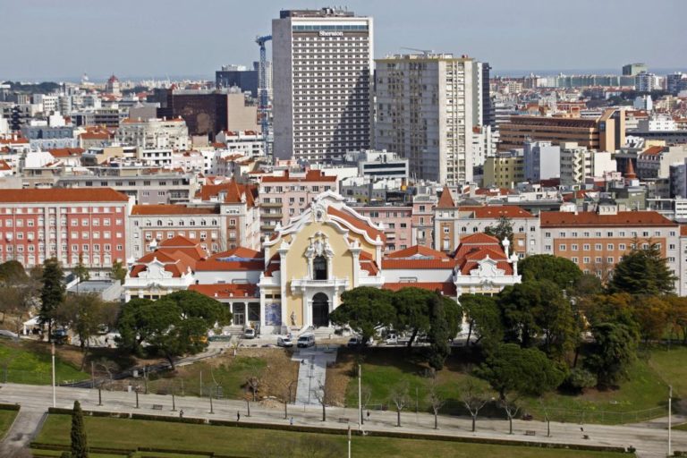 Proprietários contra transferência da avaliação de imóveis para as câmaras