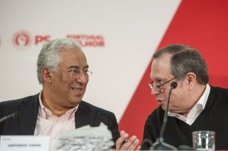 Carlos César critica Banco de Portugal por não ter agido 