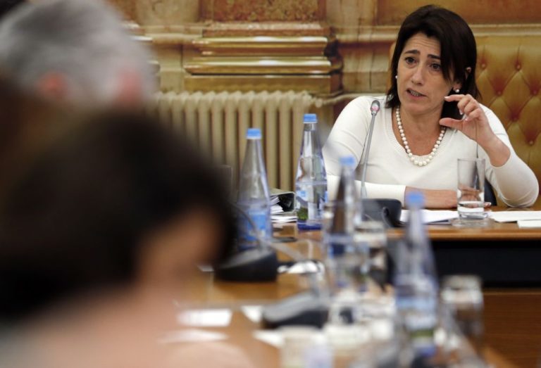 Ministra diz que 88 polícias faltam todos os dias ao trabalho para funções sindicais