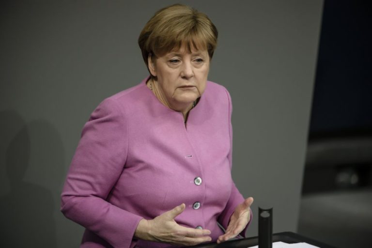 Angela Merkel lamenta acusações da Turquia contra a Alemanha