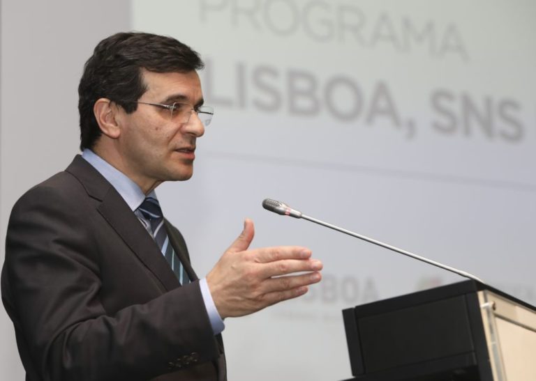Ministro compromete-se a ter em conta famílias numerosas na análise de taxas moderadoras