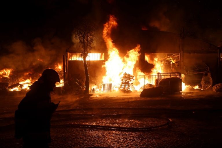 Incêndio em fábrica de papel em Santa Maria da Feira foi dominado