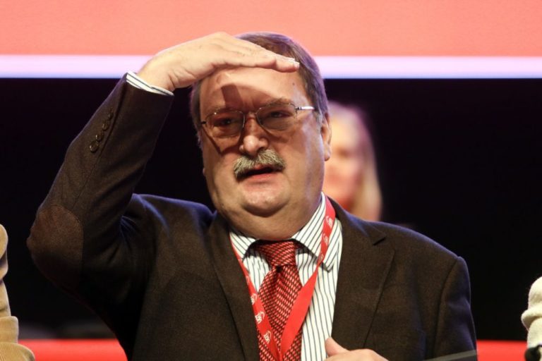 Congresso da UGT aprova 16 moções, uma das quais admite greve geral da função pública