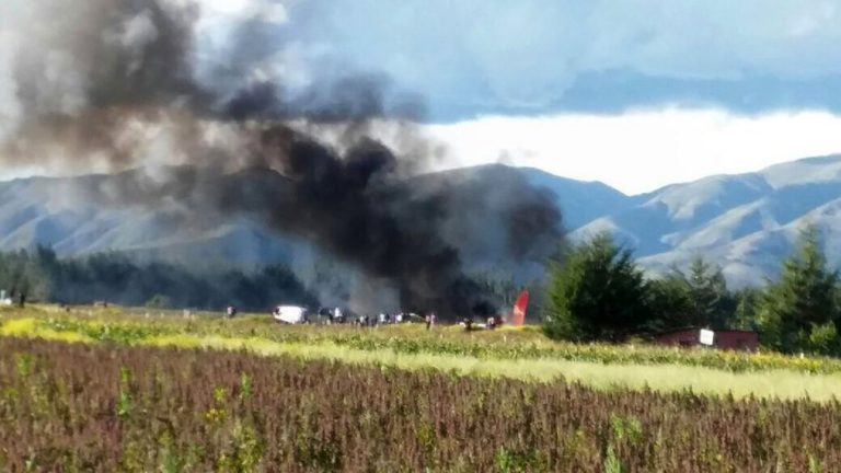 Avião com 141 passageiros incendeia-se no Peru sem causar vítimas