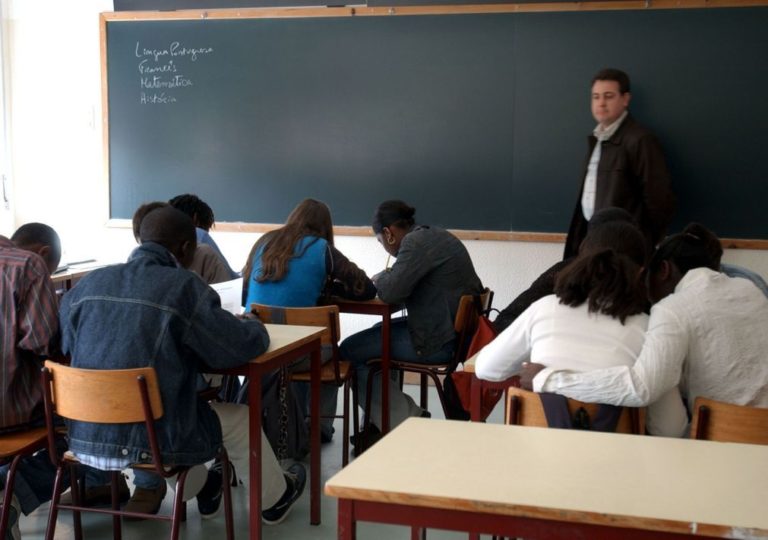 Manuais escolares para próximo ano letivo sem alterações - Associação Livreiros
