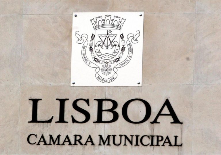 Funcionária de Câmara de Lisboa transferida para hospital após abrir envelope