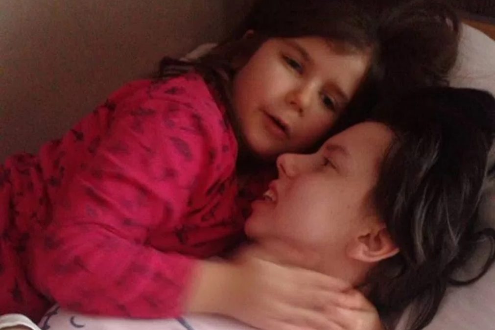 Mulher sai de coma passados sete anos e conhece filha