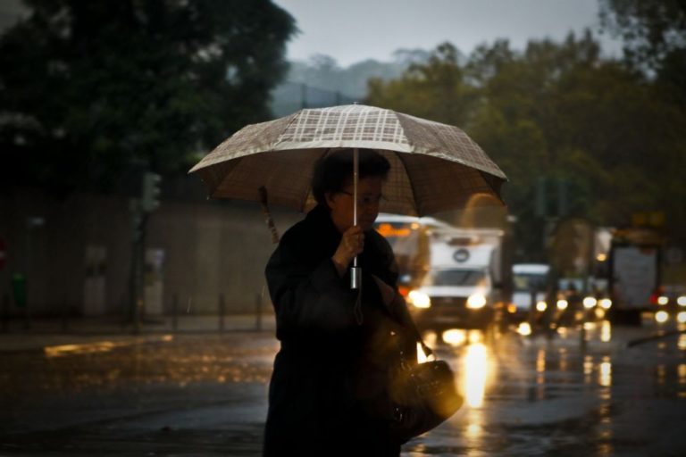 Açores sob aviso amarelo devido a chuva, agitação marítima e vento até segunda-feira