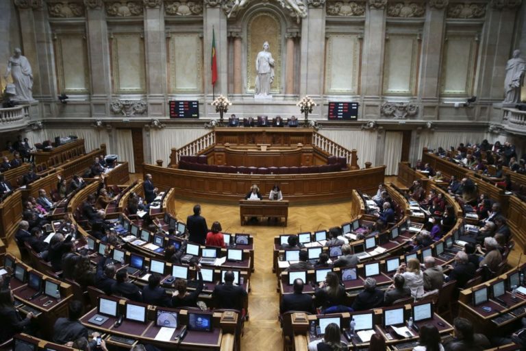 PCP insiste na avaliação do endividamento e propõe grupo de trabalho no parlamento