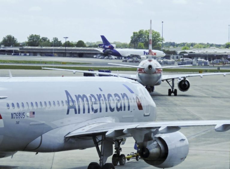 American Airlines suspende hospedeira suspeita de agressão a passageira