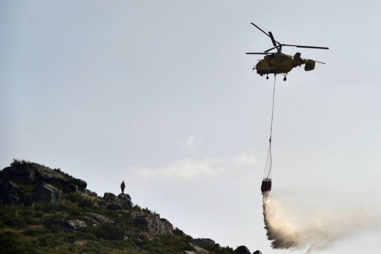 Incêndios: Dois helicópteros e mais de 90 homens combatem chamas em Mondim de Basto