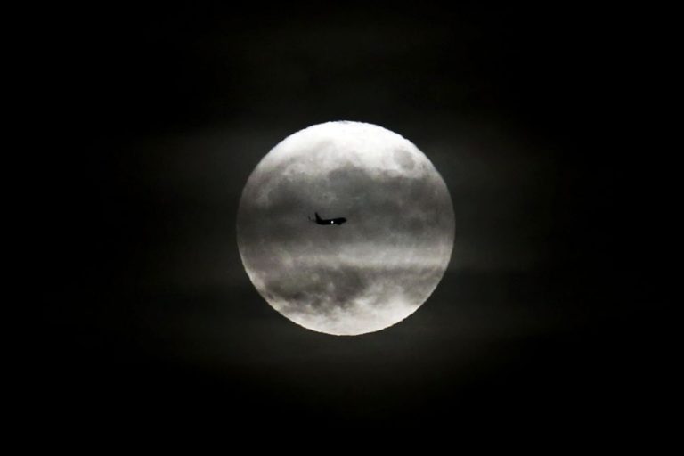 Cientistas chineses criam painéis solares que também funcionam de noite