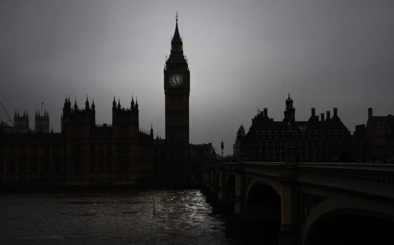 Parlamento britânico aprova antecipação das eleições legislativas para 08 de junho