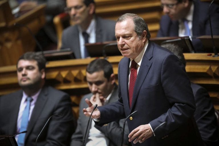 César acusa Passos Coelho de ter reduzido PSD a 
