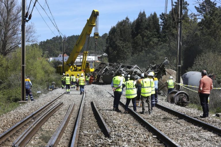 Troço ferroviário entre Pampilhosa e Coimbra B abre hoje em via alternada