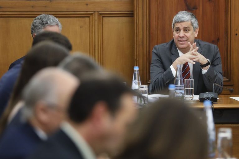 Centeno não espera impacto no défice e na dívida nos primeiros meses após a venda do Novo Banco