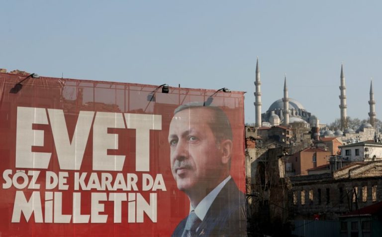 Eleitorado fraturado em consulta decisiva para o futuro do país - Turquia