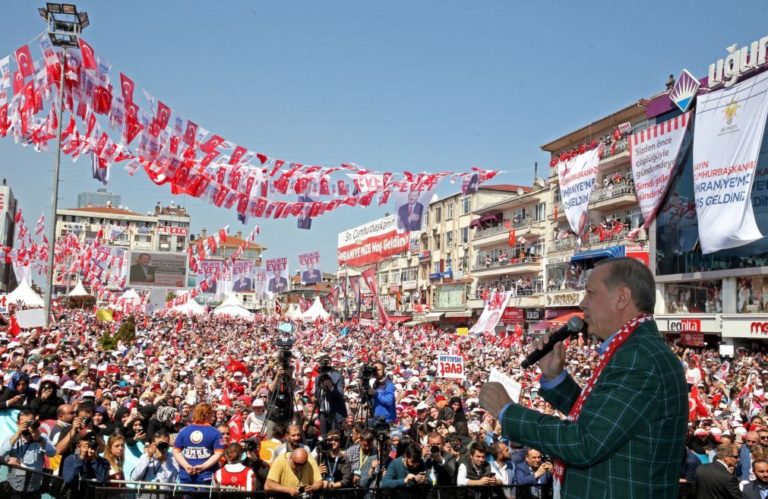 Eleitorado fraturado vota hoje em consulta decisiva para futuro da Turquia