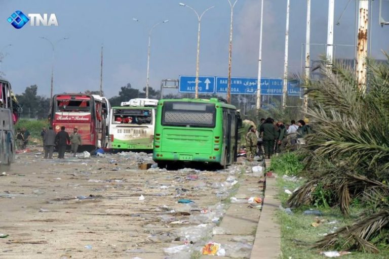 'Capacetes Brancos'  falam em mais de cem mortos no atentado - Síria