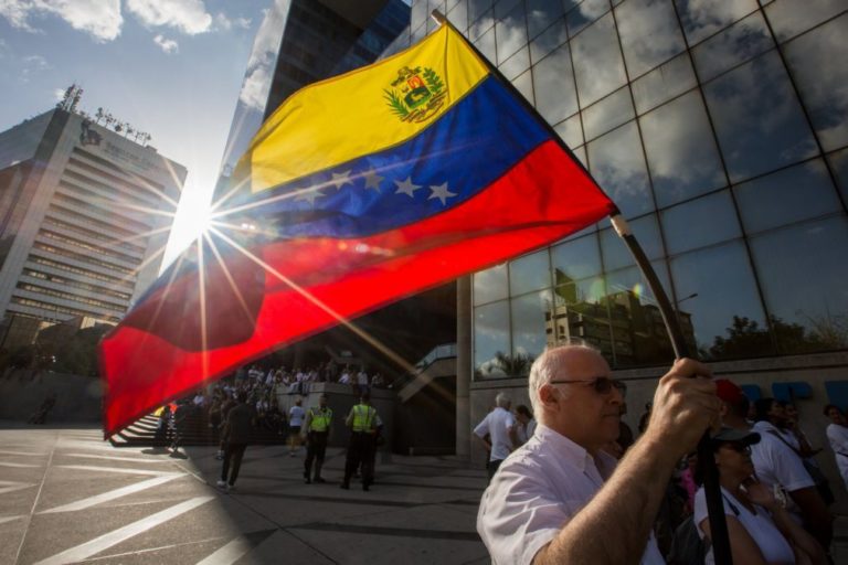 Presidente da Venezuela ordena presença do exército nas ruas para manifestação da oposição