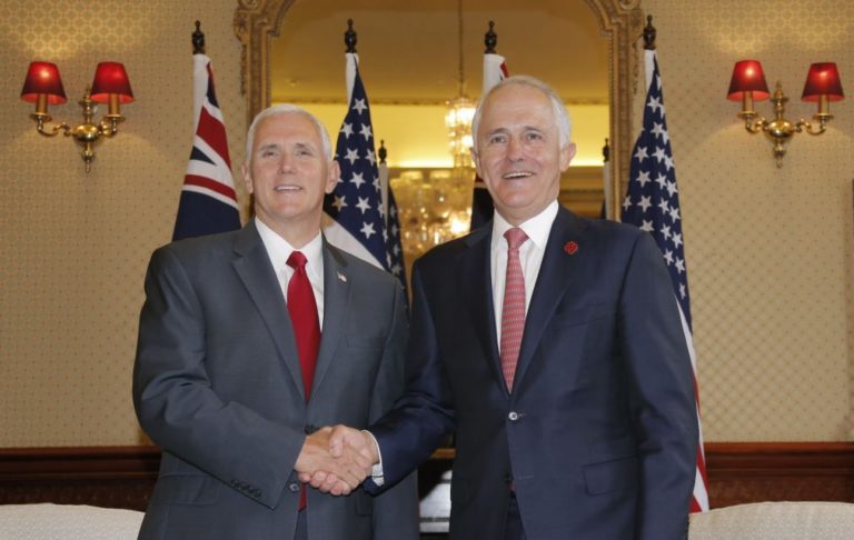 EUA vão cumprir acordo sobre refugiados firmado com a Austrália -- vice-presidente
