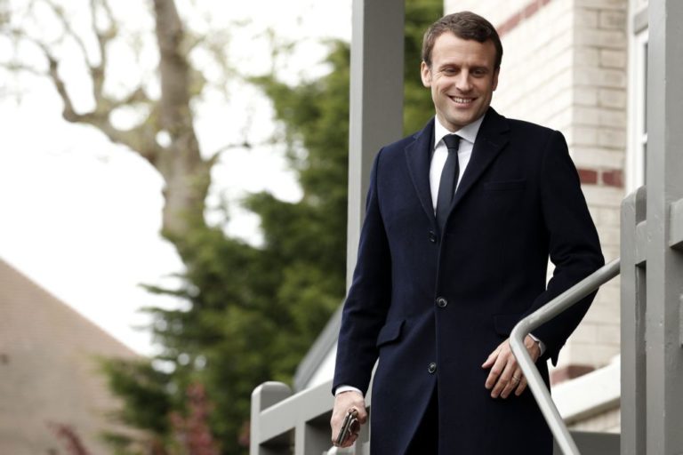 França/Eleições: Hollande felicita Macron pela passagem à segunda volta