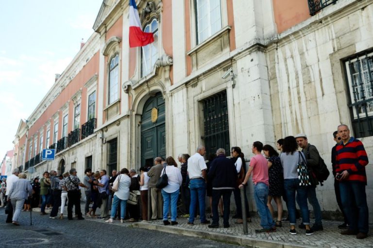 França/Eleições: Taxa de participação de 69% às 17:00 locais - oficial