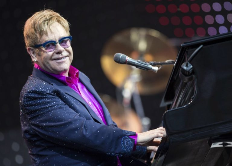 Elton John em perigo de vida com 