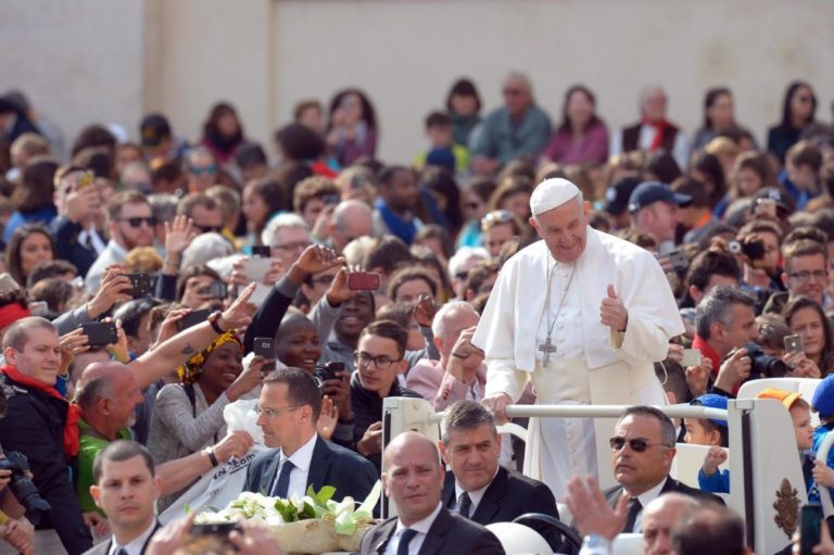 Deputado do PS estranha tolerância de ponto para visita do papa Francisco