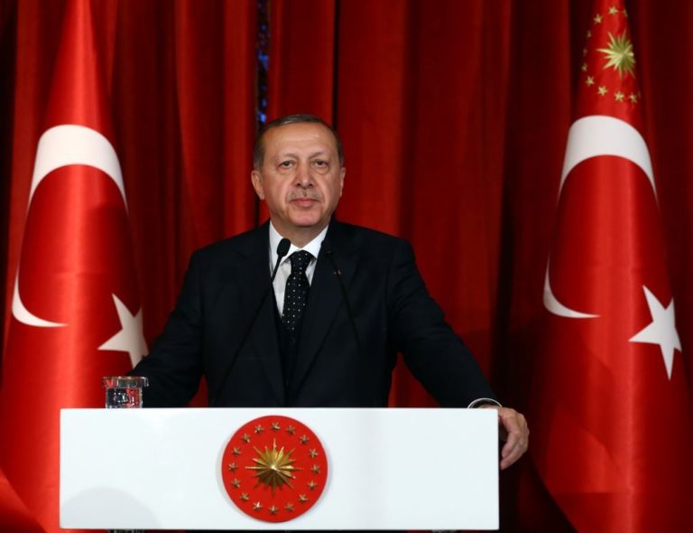 Turquia despede quase 4.000 funcionários públicos em nova purga