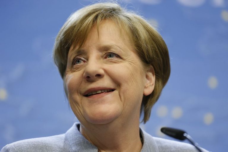 Angela Merkel visita Arábia Saudita para falar de cooperação e do G20