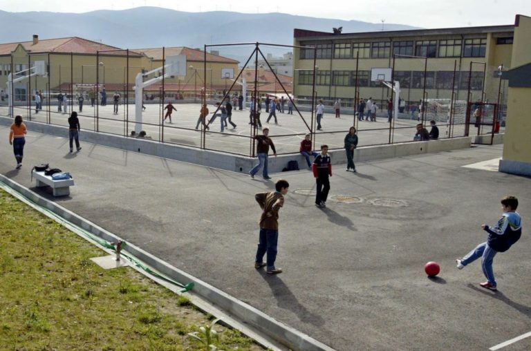 Escolas devem comunicar a delegados de saúde alunos sem vacinas em dia - Governo