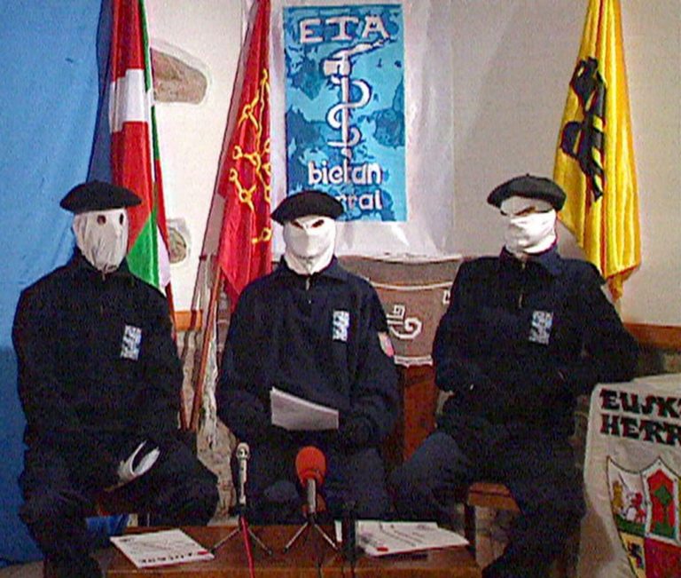 ETA organiza cerimónia para assinalar desarmamento total e sem condições