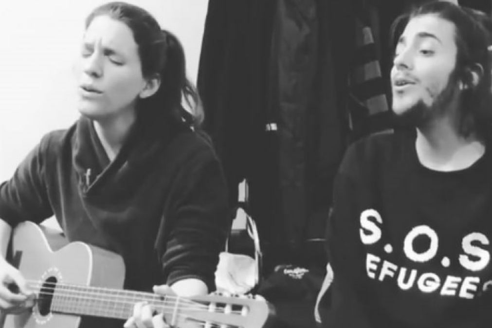 Luísa e Salvador Sobral cantam nos bastidores da Eurovisão
