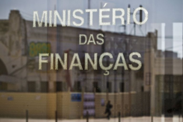 Processos entre Estado e Santander Totta sobre 'swap' formalmente encerrados - Finanças