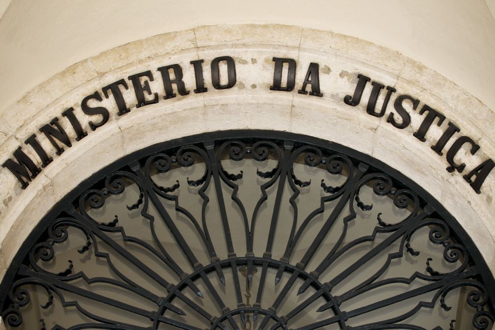 Prisão por dias livres passa a ser cumprida com pulseira eletrónica – Governo