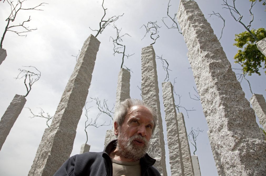 Duas das principais obras do escultor Alberto Carneiro em exposição na Culturgest