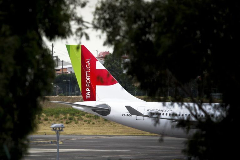 Aeroporto de Lisboa prevê resolução até às 21:00 da avaria que cancelou 27 voos