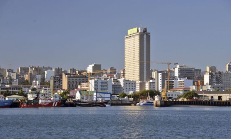 Nove mil funcionários públicos recebiam irregularmente em Moçambique