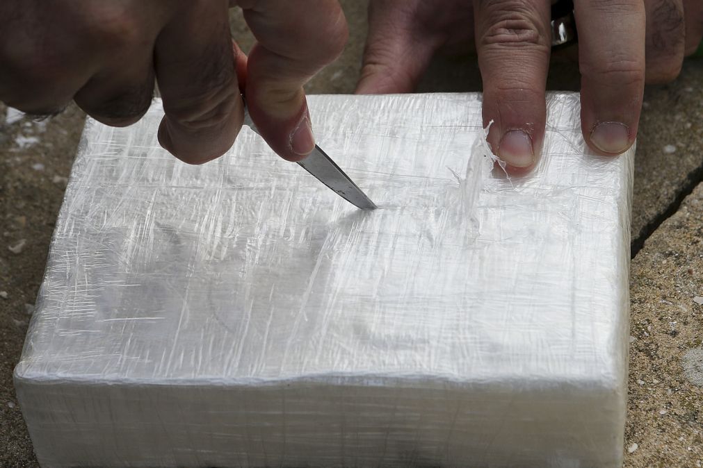 Operação internacional apreende 2,4 toneladas de cocaína em barco no Atlântico