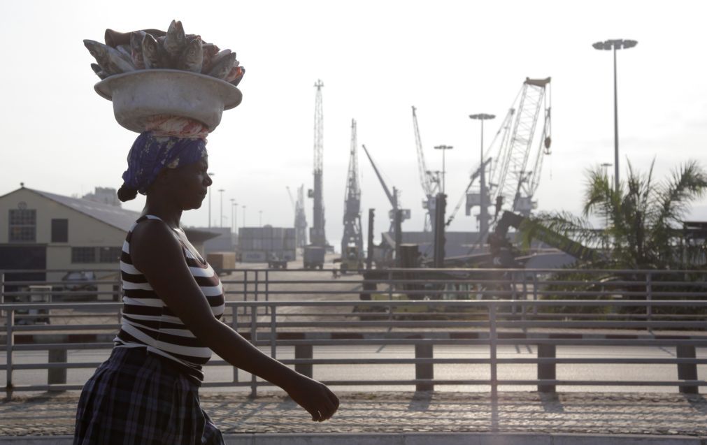 Angola esteve em recessão económica de 4,7% de janeiro a setembro do ano passado